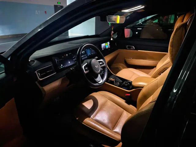 Li Auto ONE — Фото автомобиля 5