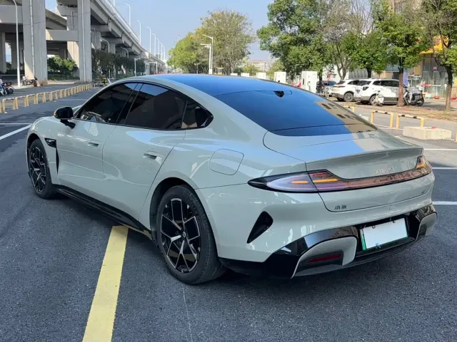 Xiaomi SU7 — Фото автомобиля 12