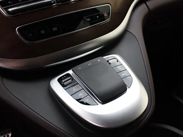 Mercedes-Benz V-Class — Фото автомобиля 21