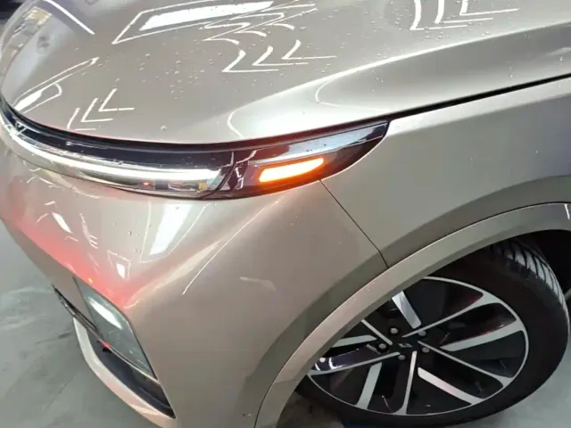 Li Auto L9 — Фото автомобиля 3