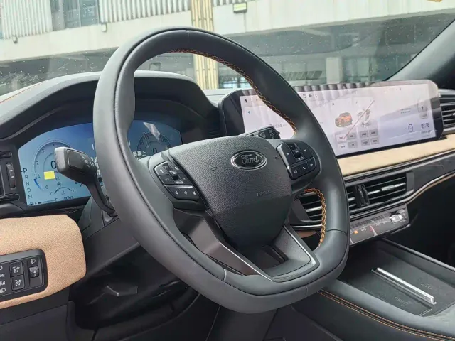Ford Explorer — Фото автомобиля 14