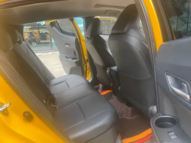 Toyota C-HR — Фото автомобиля 10