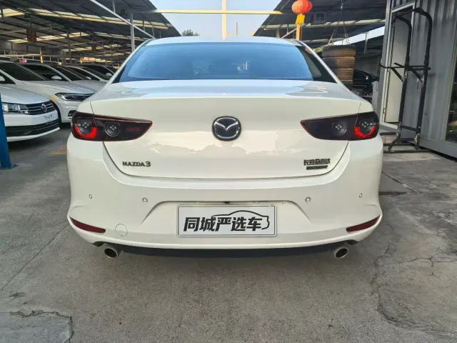 Mazda Axela — Фото автомобиля 4