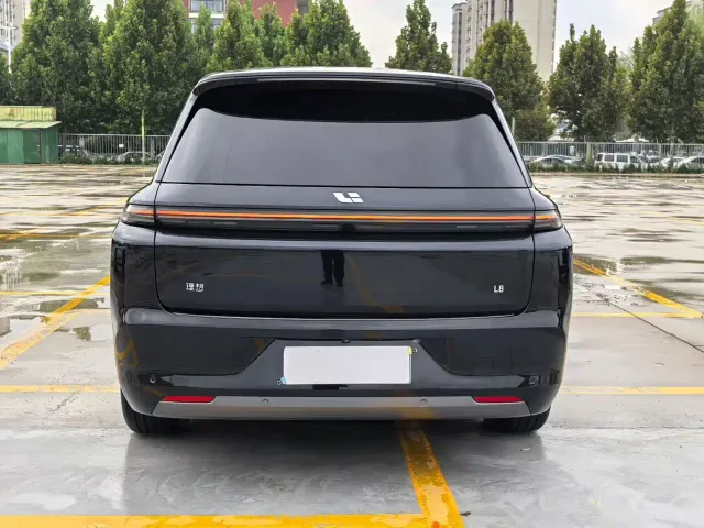 Li Auto L8 — Фото автомобиля 8