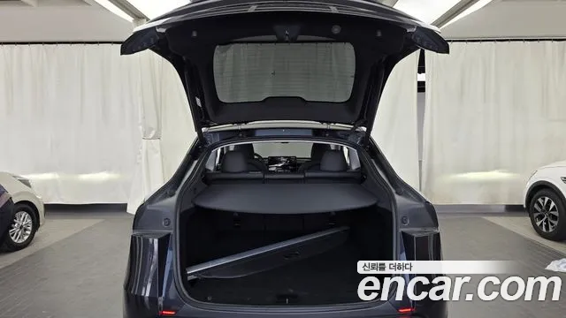 Tesla Model Y — Фото автомобиля 26