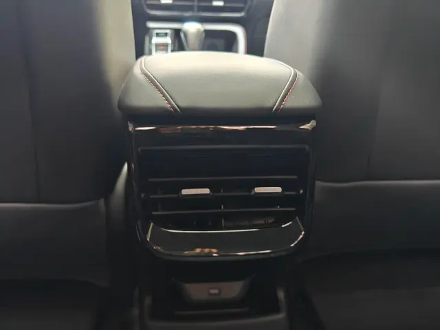 Roewe i5 — Фото автомобиля 12