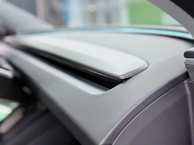 Tesla Model 3 — Фото автомобиля 12