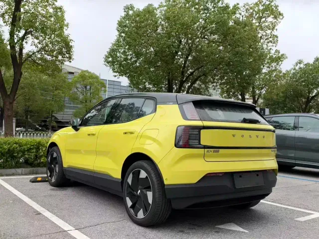Volvo EX30 — Фото автомобиля 7
