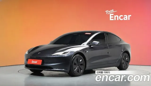Фотография автомобиля — Tesla Model 3