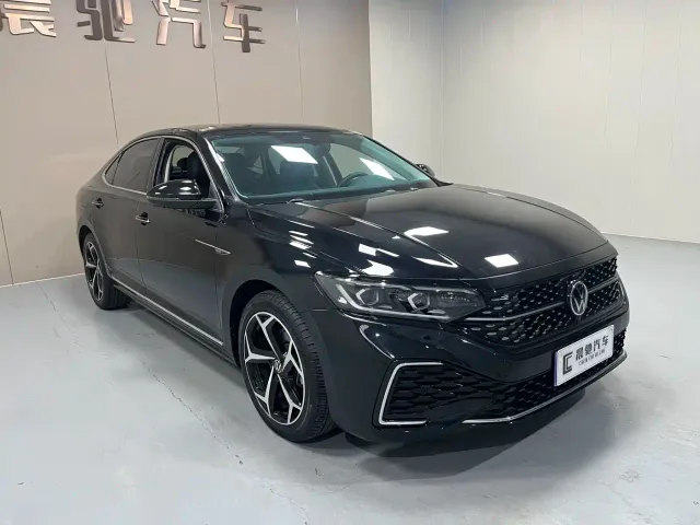 Volkswagen Passat — Фото автомобиля 3