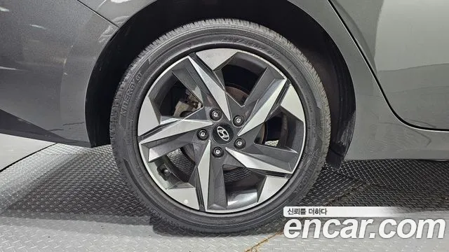 Hyundai Avante CN7 — Фото автомобиля 5