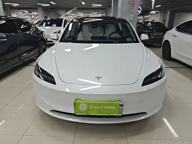 Tesla Model 3 — Фото автомобиля 2