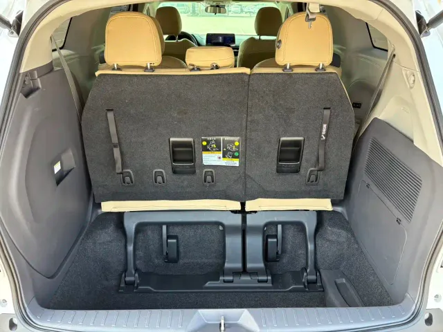 Toyota Sienna — Фото автомобиля 13