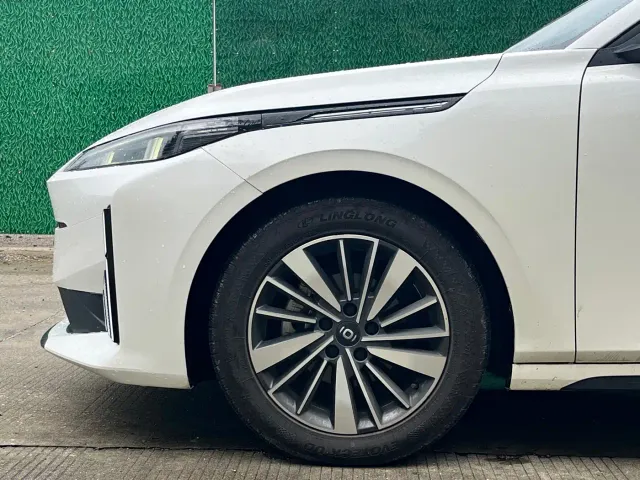 Changan Qiyuan A05 — Фото автомобиля 14