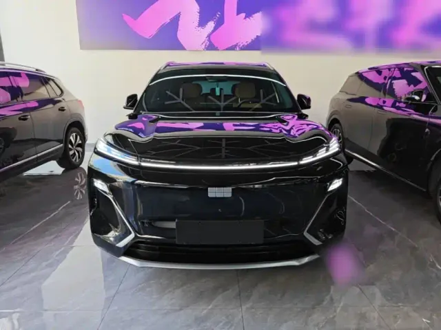 Geely Galaxy Starship 7 EM-i — Фото автомобиля 2