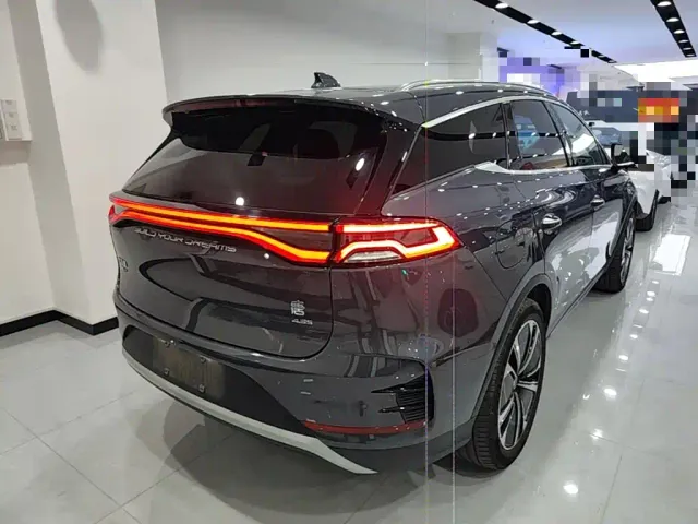 BYD Tang — Фото автомобиля 6