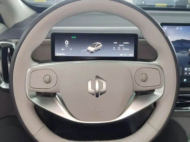 Leapmotor B10 — Фото автомобиля 10