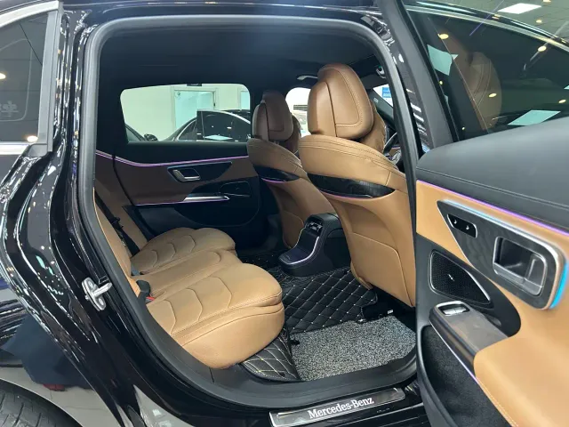 Mercedes-Benz E-Class — Фото автомобиля 7