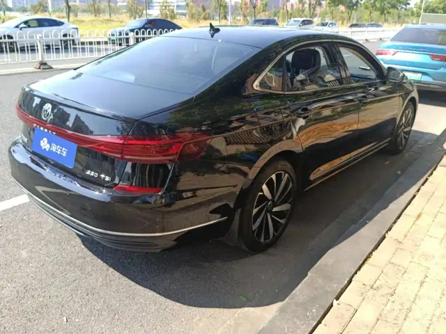 Volkswagen Passat — Фото автомобиля 3