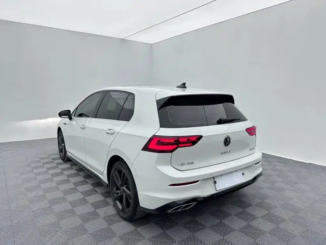 Volkswagen Golf — Фото автомобиля 4