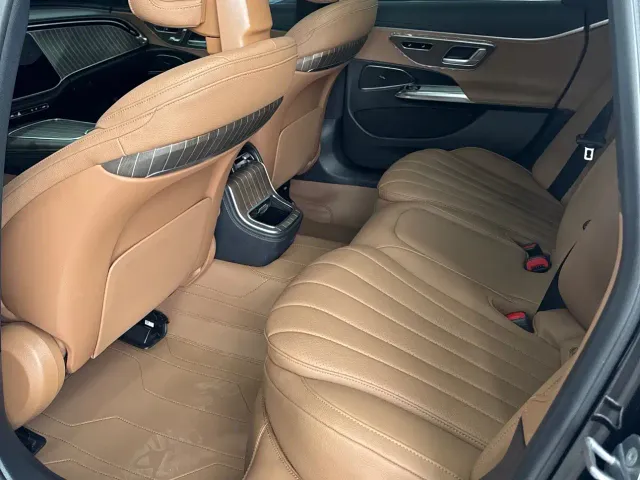 Mercedes-Benz E-Class — Фото автомобиля 8