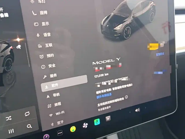Tesla Model Y — Фото автомобиля 11