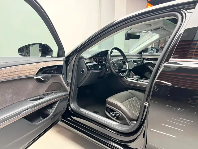 Audi A8 — Фото автомобиля 10