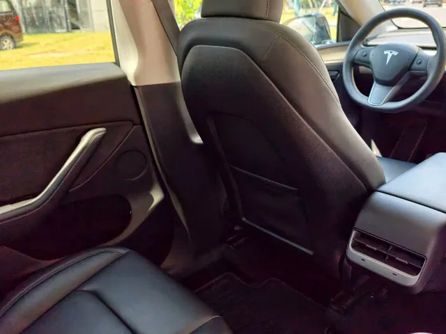 Tesla Model Y — Фото автомобиля 13