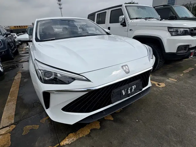Roewe i5 — Фото автомобиля 3
