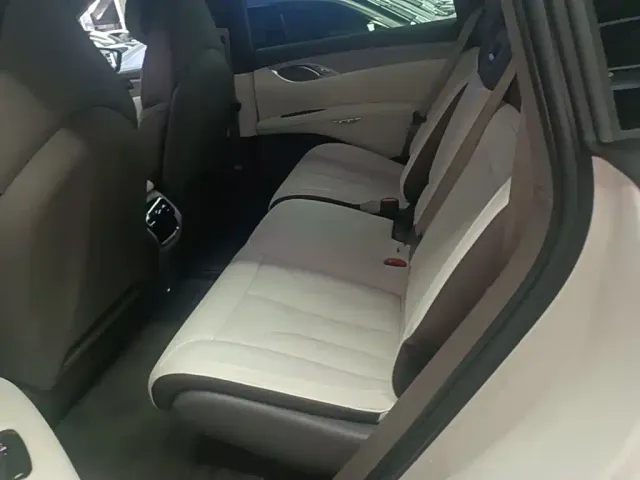 IM Motors LS7 — Фото автомобиля 16