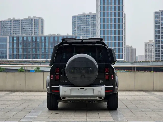 Land Rover Defender — Фото автомобиля 4