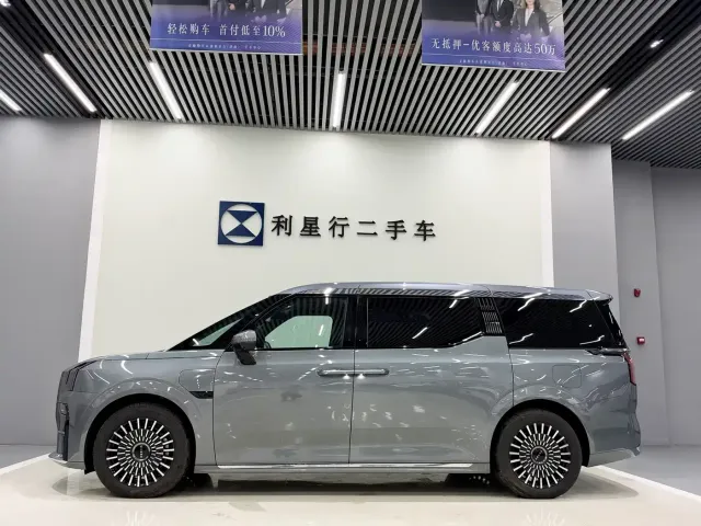 ZEEKR Zeekr 009 2024 7-Seat Aisle AWD Version 108kWh — Фото автомобиля 2