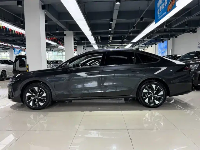 Volkswagen Sagitar — Фото автомобиля 3