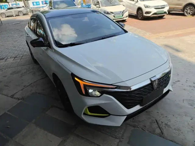 Roewe i6 MAX EV — Фото автомобиля 3