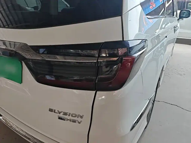 Honda Elysion — Фото автомобиля 7