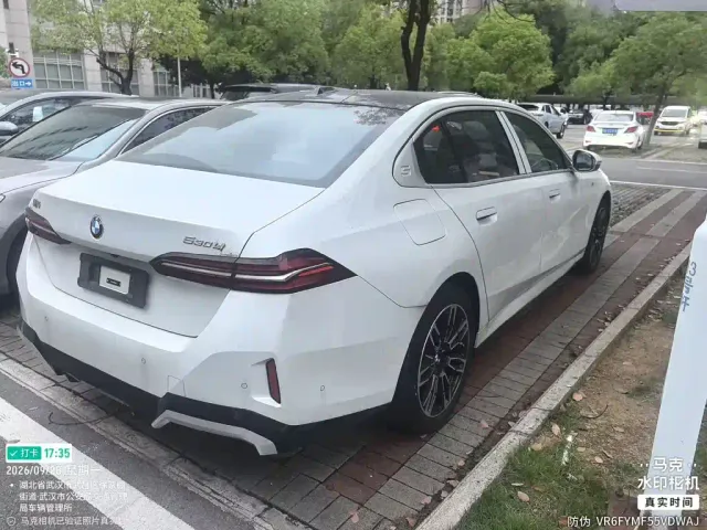 BMW 5 Series — Фото автомобиля 4