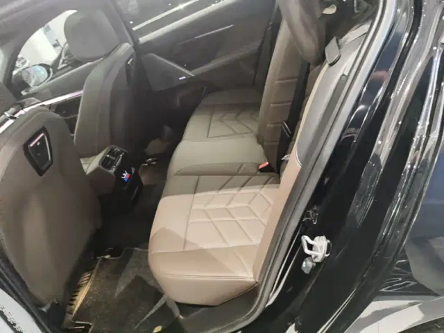 BMW 5 Series — Фото автомобиля 16
