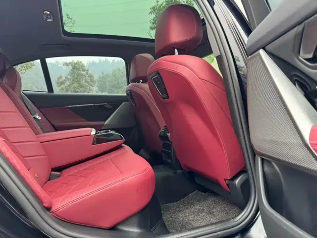 BMW 5 Series — Фото автомобиля 4