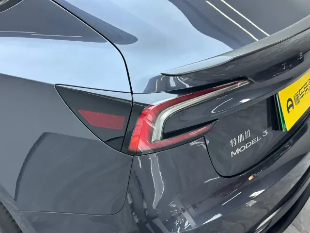 Tesla Model 3 — Фото автомобиля 13