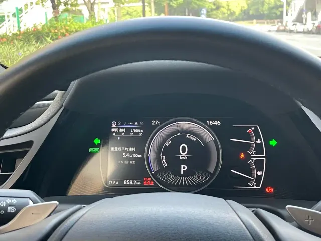 Lexus ES — Фото автомобиля 12