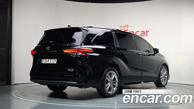 Toyota Sienna Generation 4 — Фото автомобиля 2