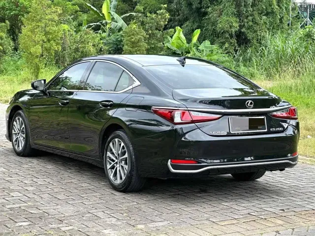 Lexus ES — Фото автомобиля 4