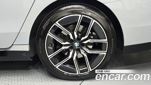 BMW 7 Series G70 — Фото автомобиля 6