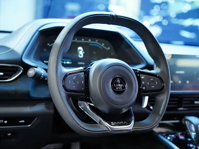 Lotus Emira — Фото автомобиля 24