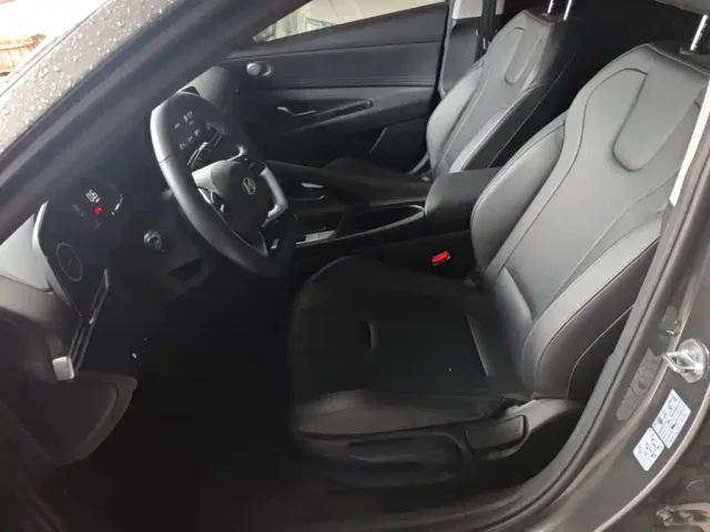 Hyundai Elantra — Фото автомобиля 14