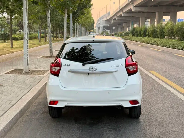Toyota Vios FS — Фото автомобиля 5