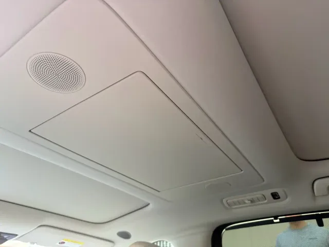 Li Auto i8 — Фото автомобиля 5