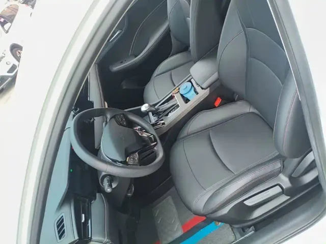 Roewe i5 — Фото автомобиля 14