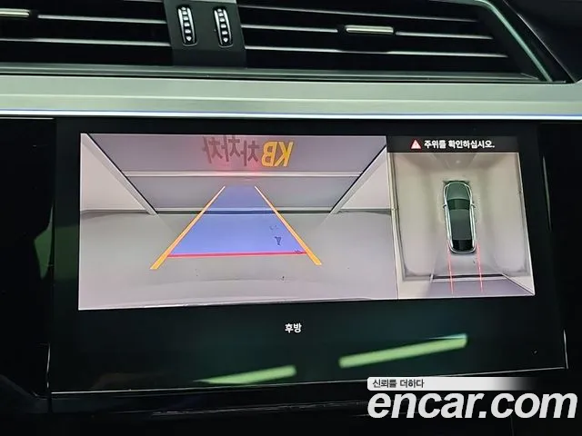 Audi e-tron — Фото автомобиля 16