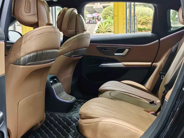 Mercedes-Benz E-Class — Фото автомобиля 14